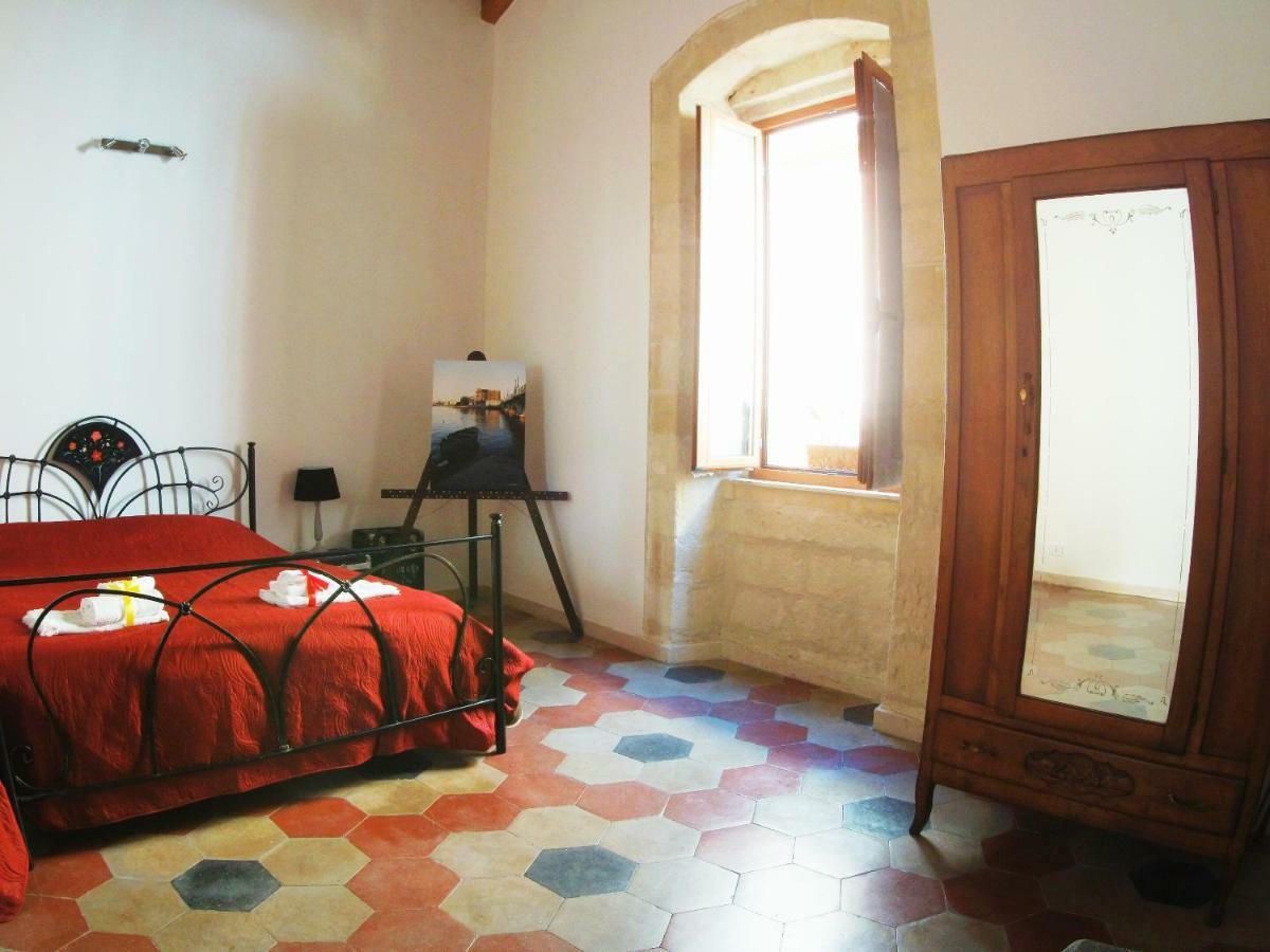 Tra Gli Archi Bed & Breakfast Taranto Exterior photo